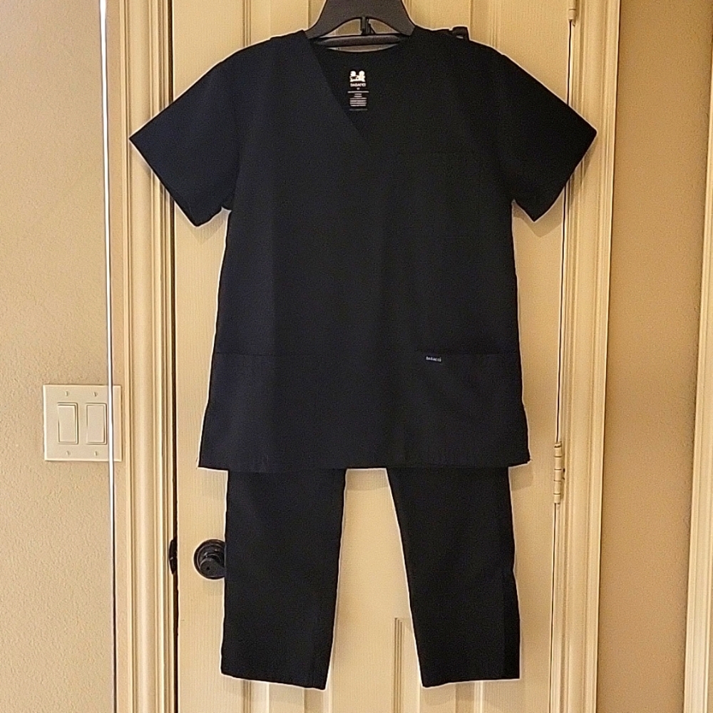 NWOT Dagacci black XSmall scrub set